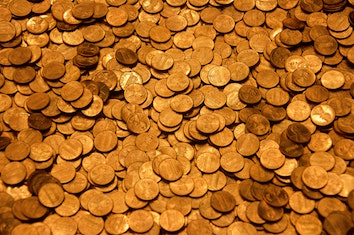 A mass or hoard of golden coins
